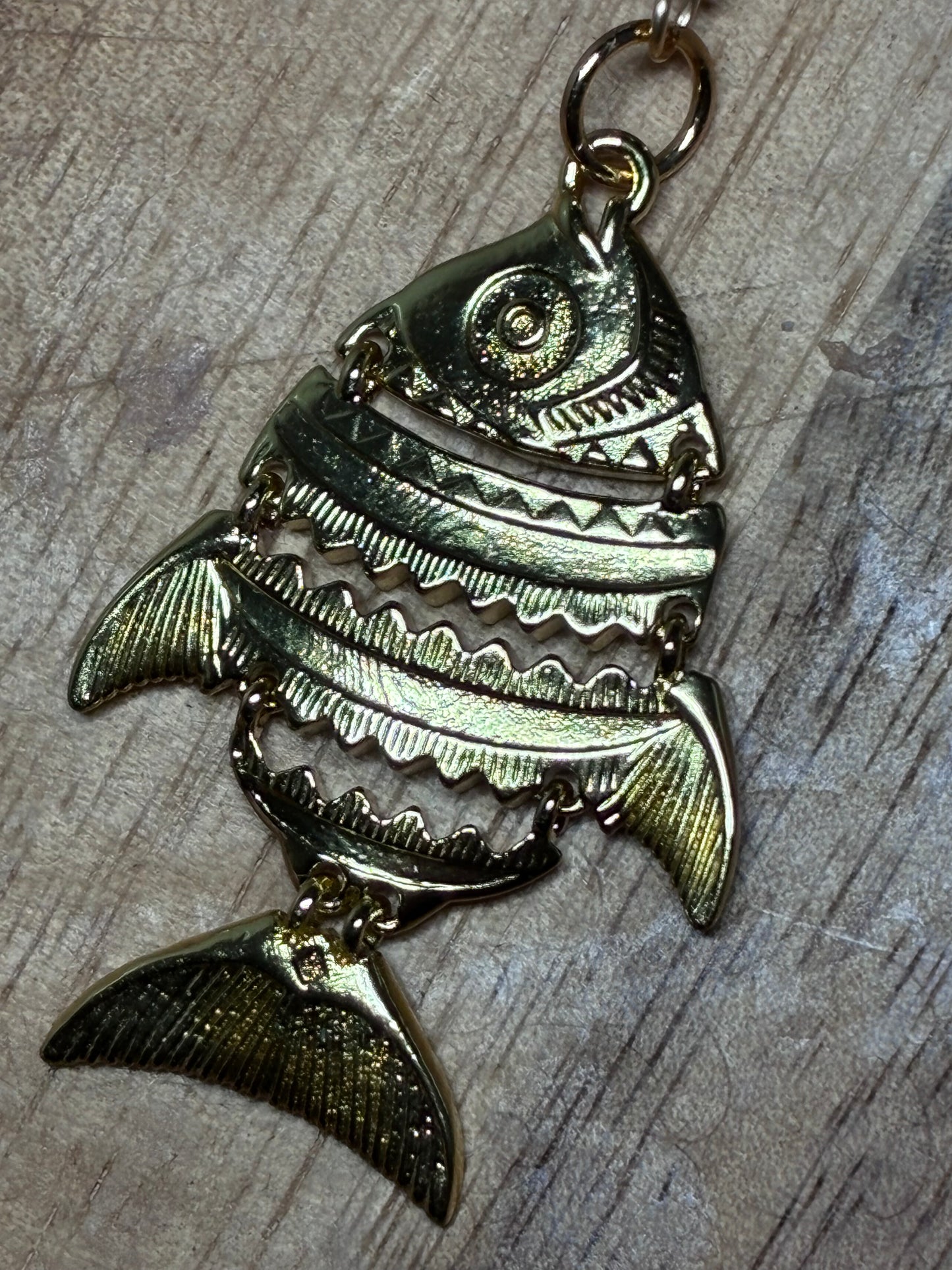 Siren swirl choker