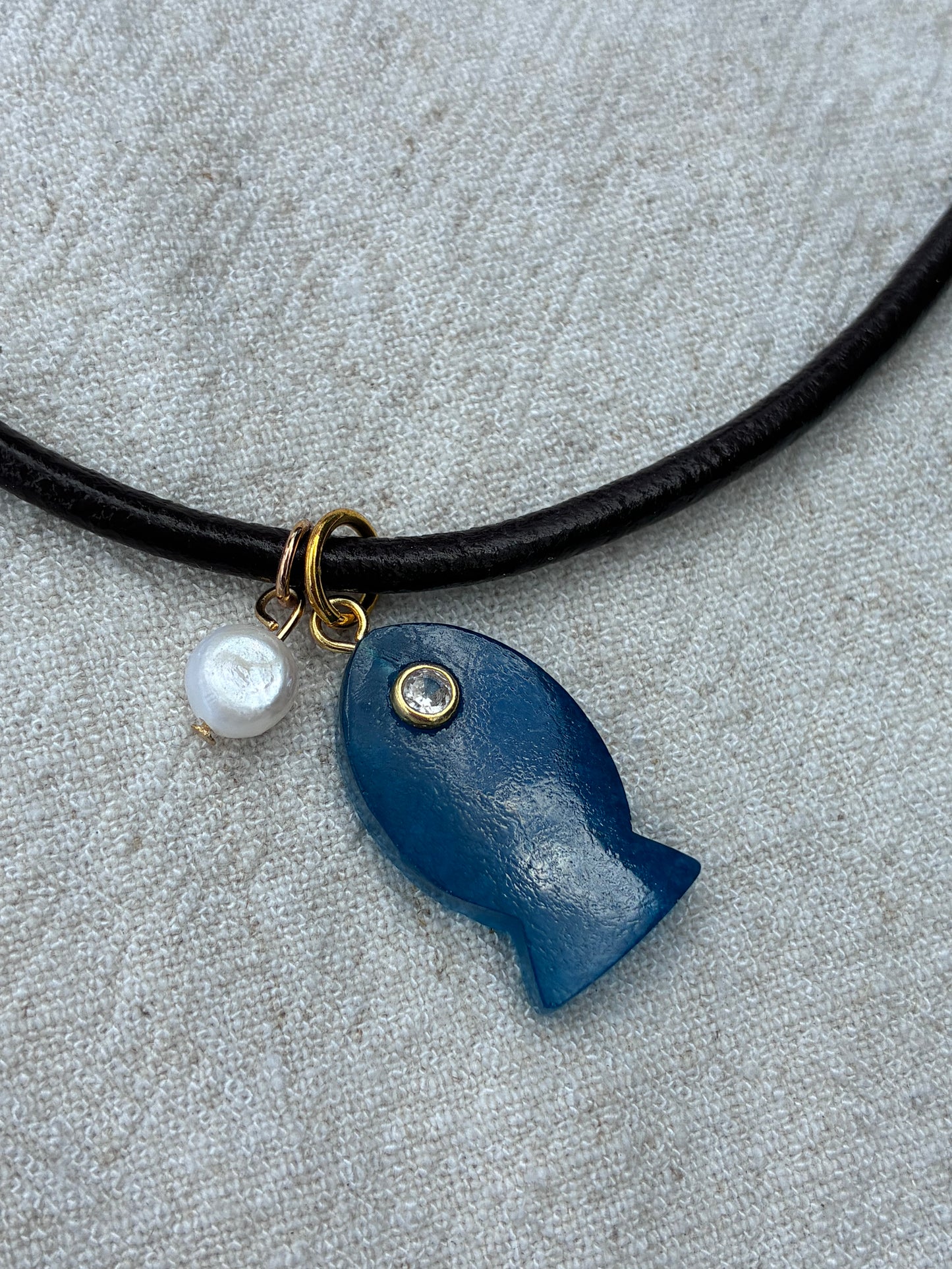 The velvet wave choker
