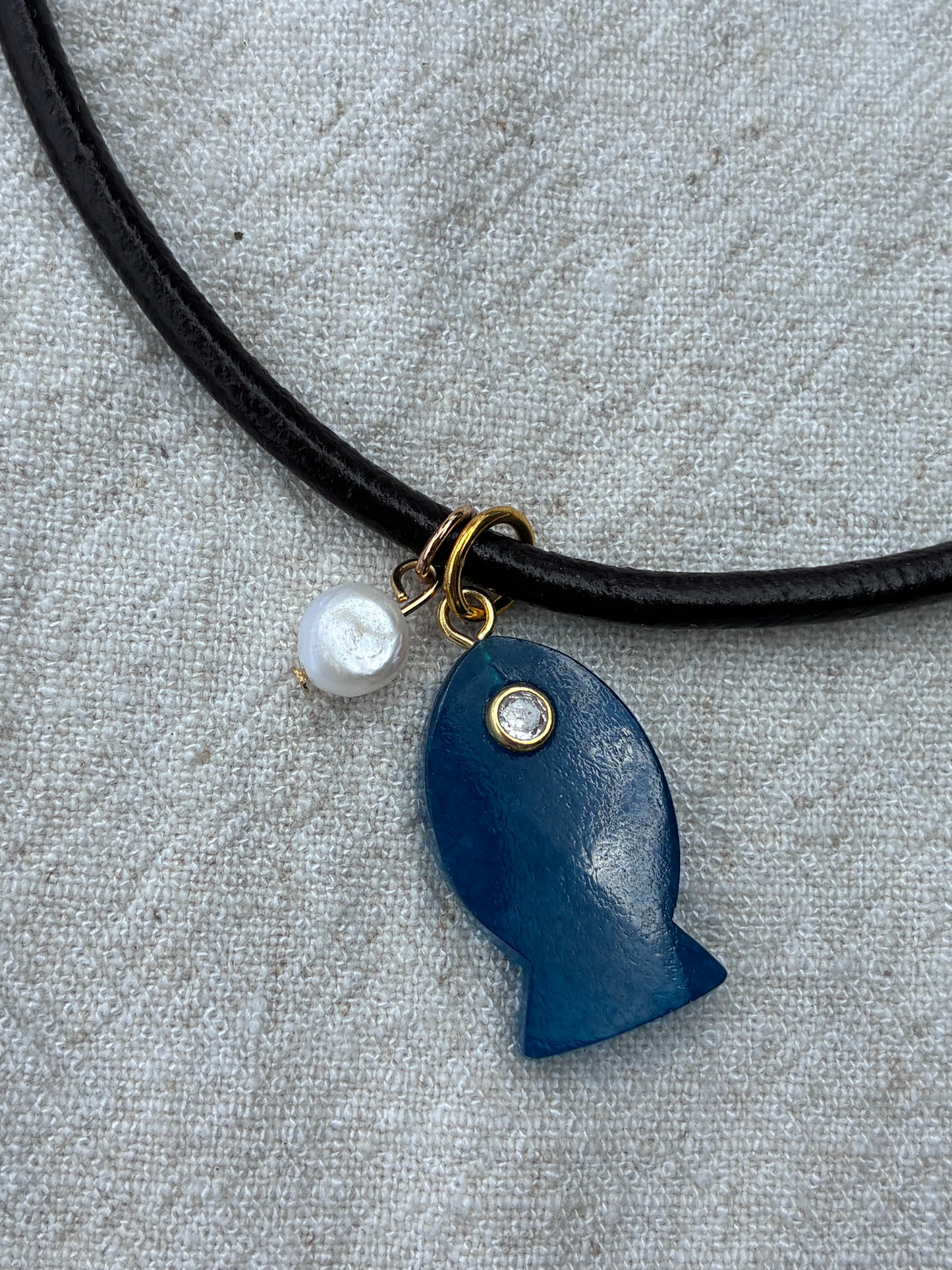 The velvet wave choker