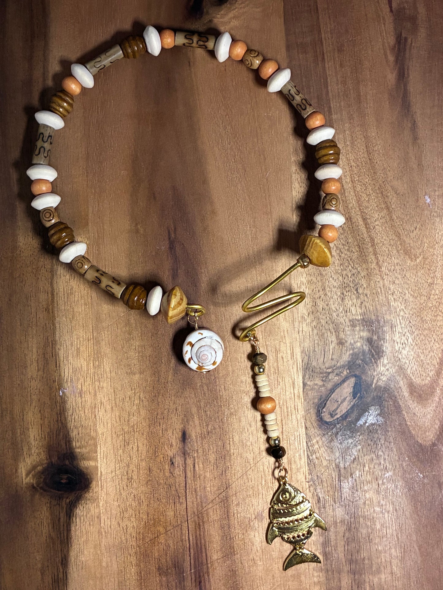 Siren swirl choker