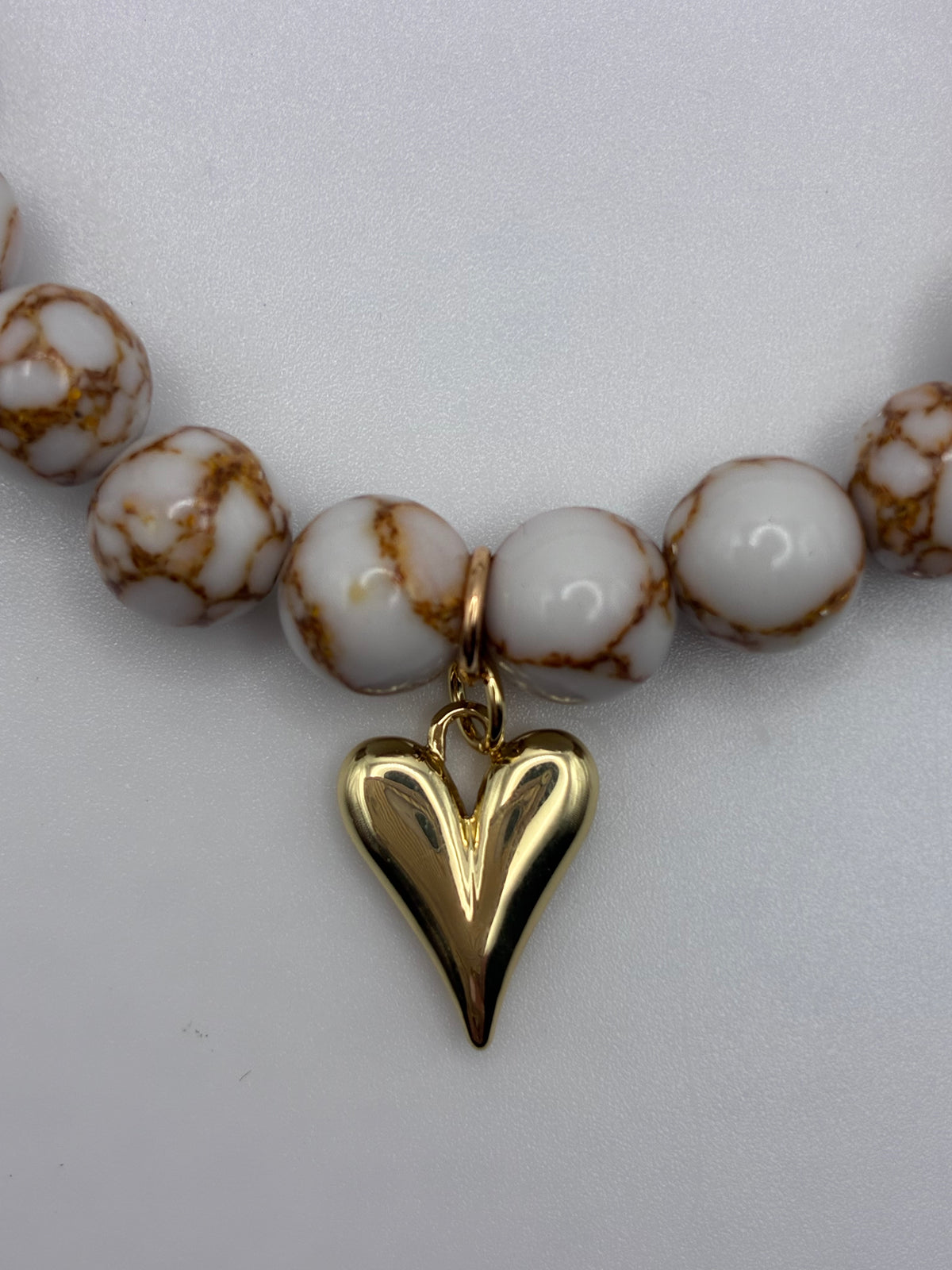 The White & Gold Howlite Sweetheart Soul-Stone Bracelet