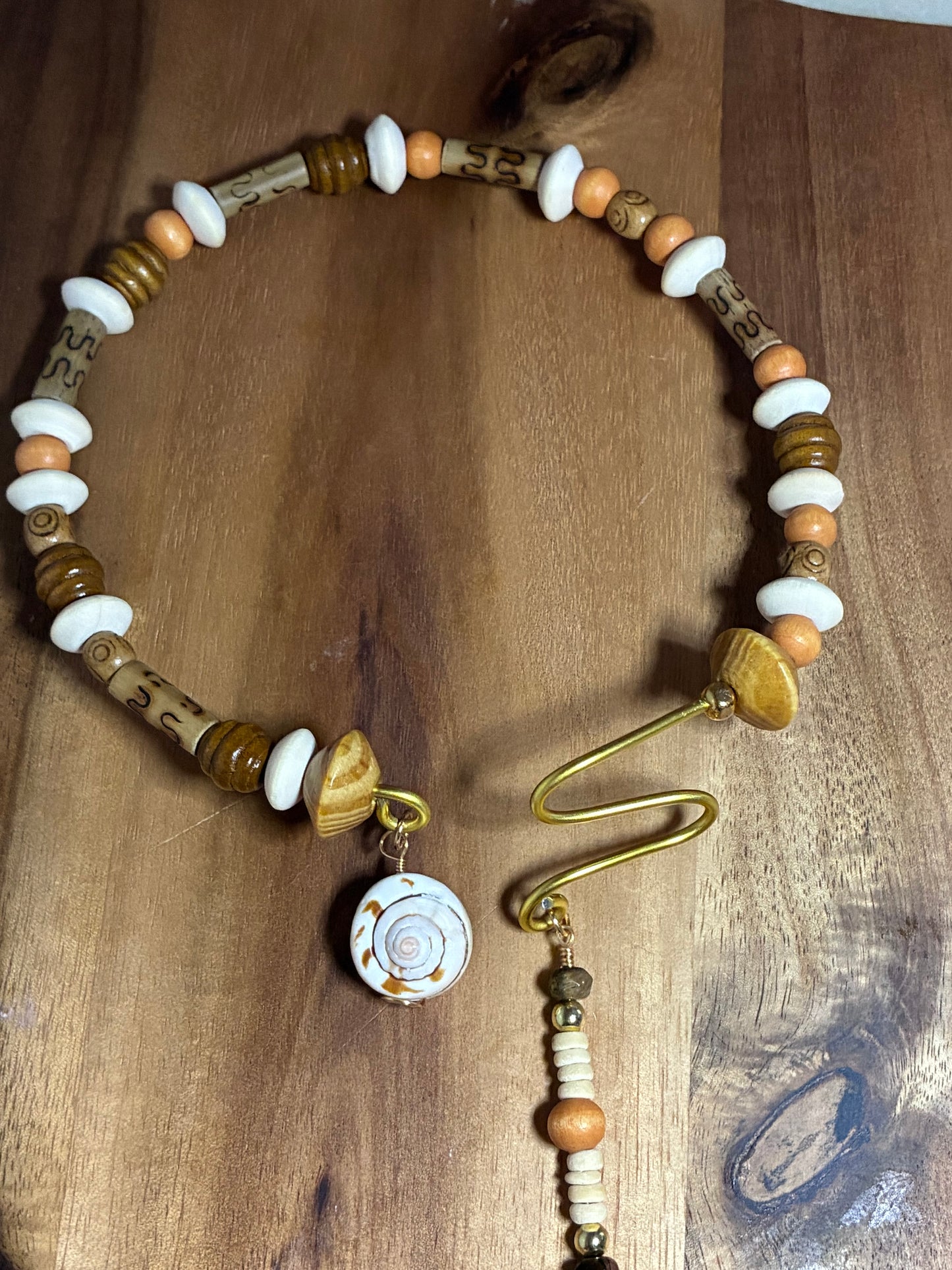 Siren swirl choker