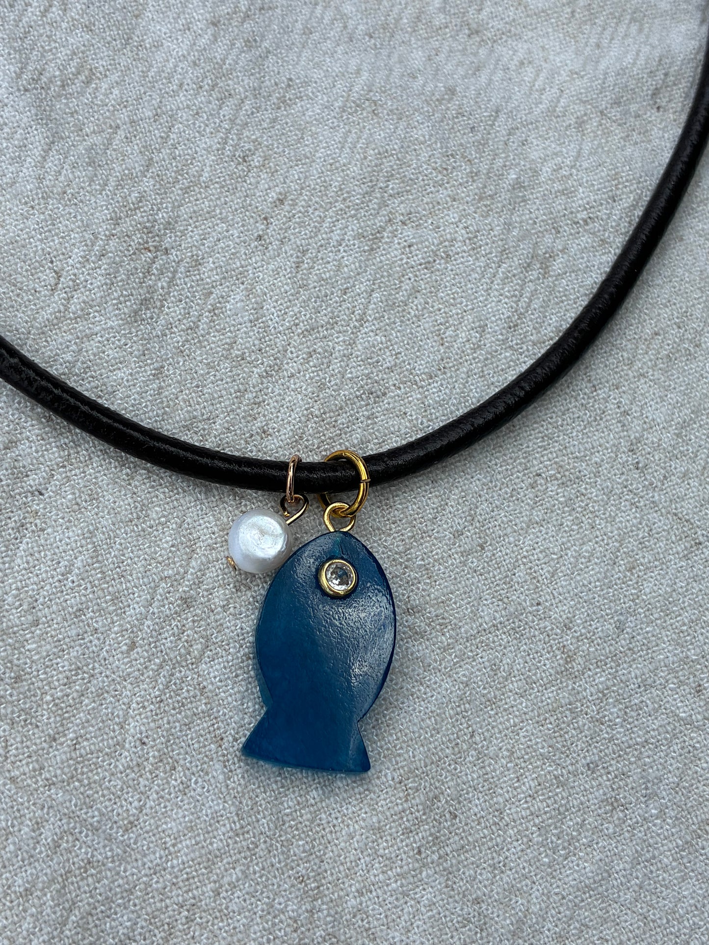 The velvet wave choker