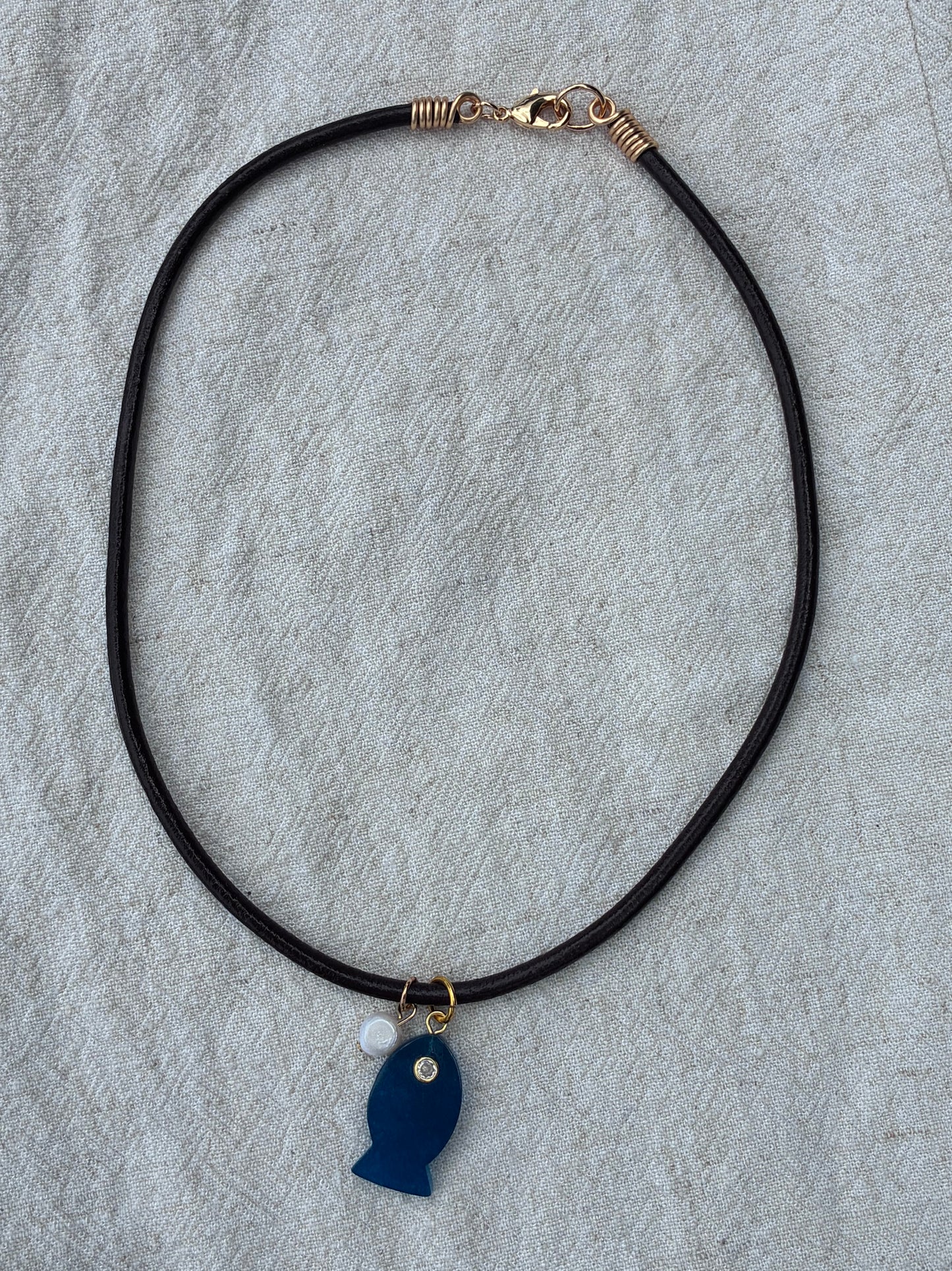 The velvet wave choker
